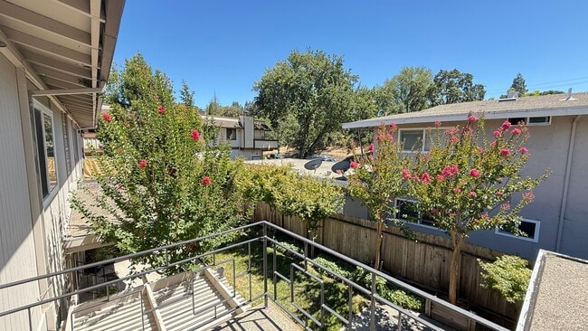 Building Photo - 190 Sierra Dr