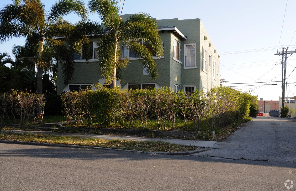 Primary Photo - 532 26th St