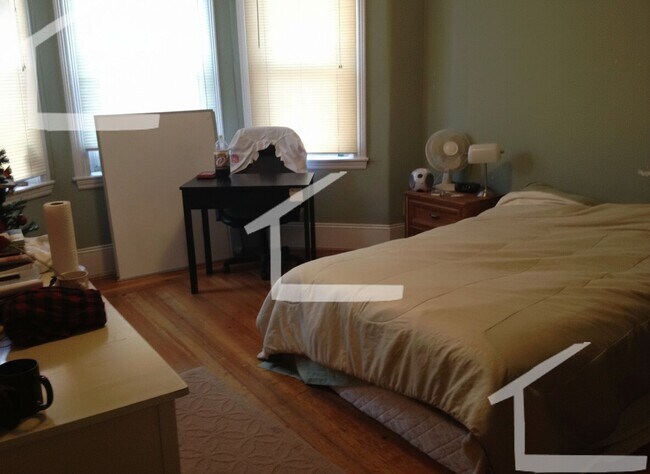 Foto del edificio - 9/1 Mission Hill 4BR w/balcony, dishwasher right on T!