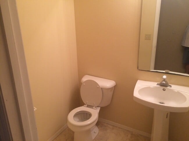 Photo - Spacious 4 Bed Pool Home!!!