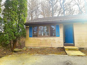 Building Photo - 1022 Violet Ave