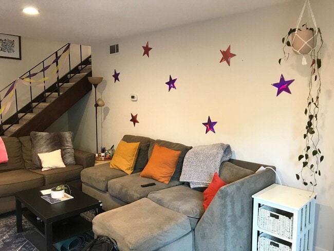 Building Photo - 3 bedroom in Stonegate available for Septe...