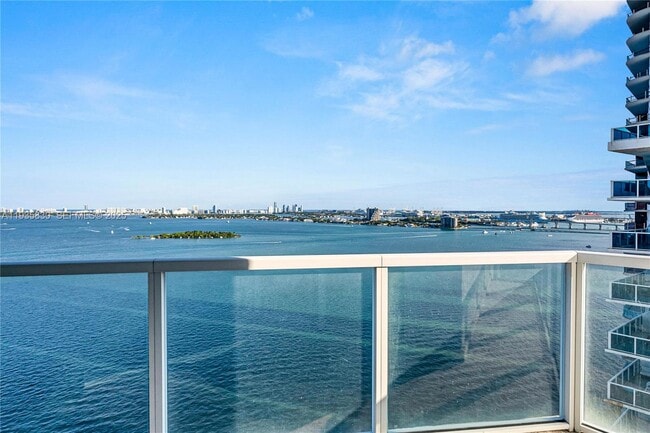 Foto del edificio - 665 NE 25th St