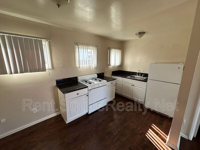 Foto del edificio - 936 W Foothill Blvd