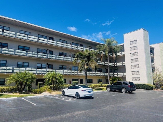 Foto del edificio - 6080 80th St N