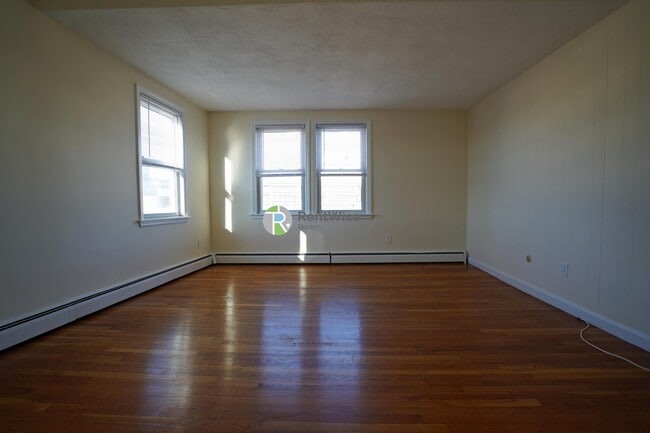Building Photo - 180 N Beacon St