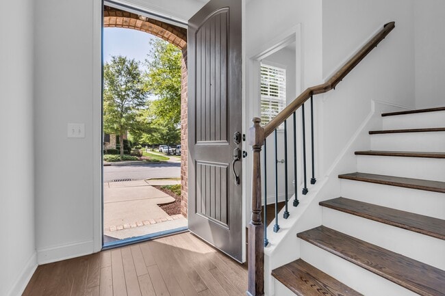 Entrance - 2000 Bungalow Dr