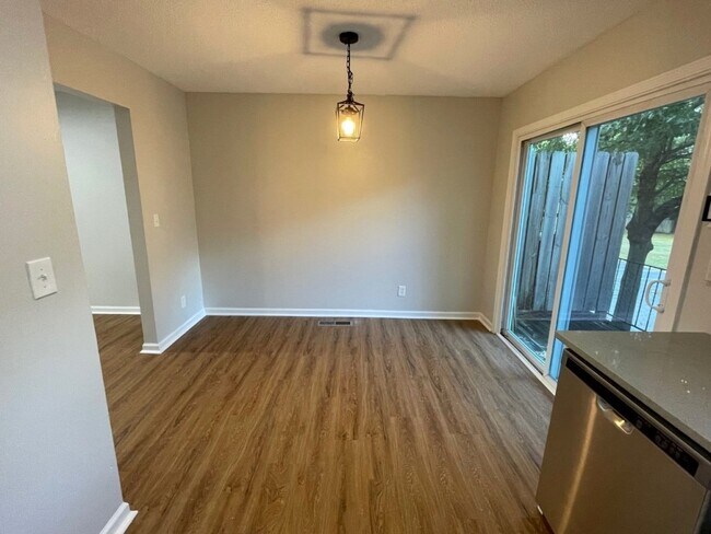 Foto del edificio - 9429 Reeder Ave