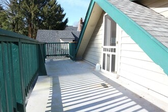 Building Photo - 796 E 12th Ave