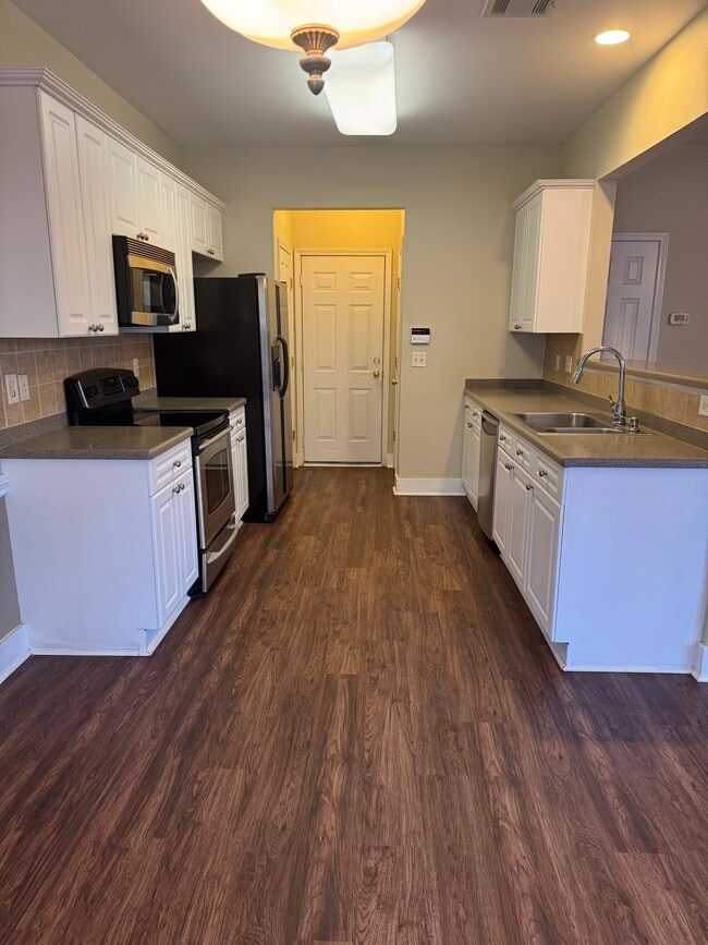 Building Photo - 113 Honey Creek Ln