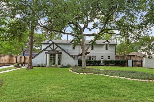 Foto del edificio - 10714 Deerwood Rd