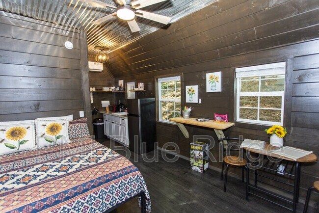 Foto del edificio - 2630 Grassy Knob Road