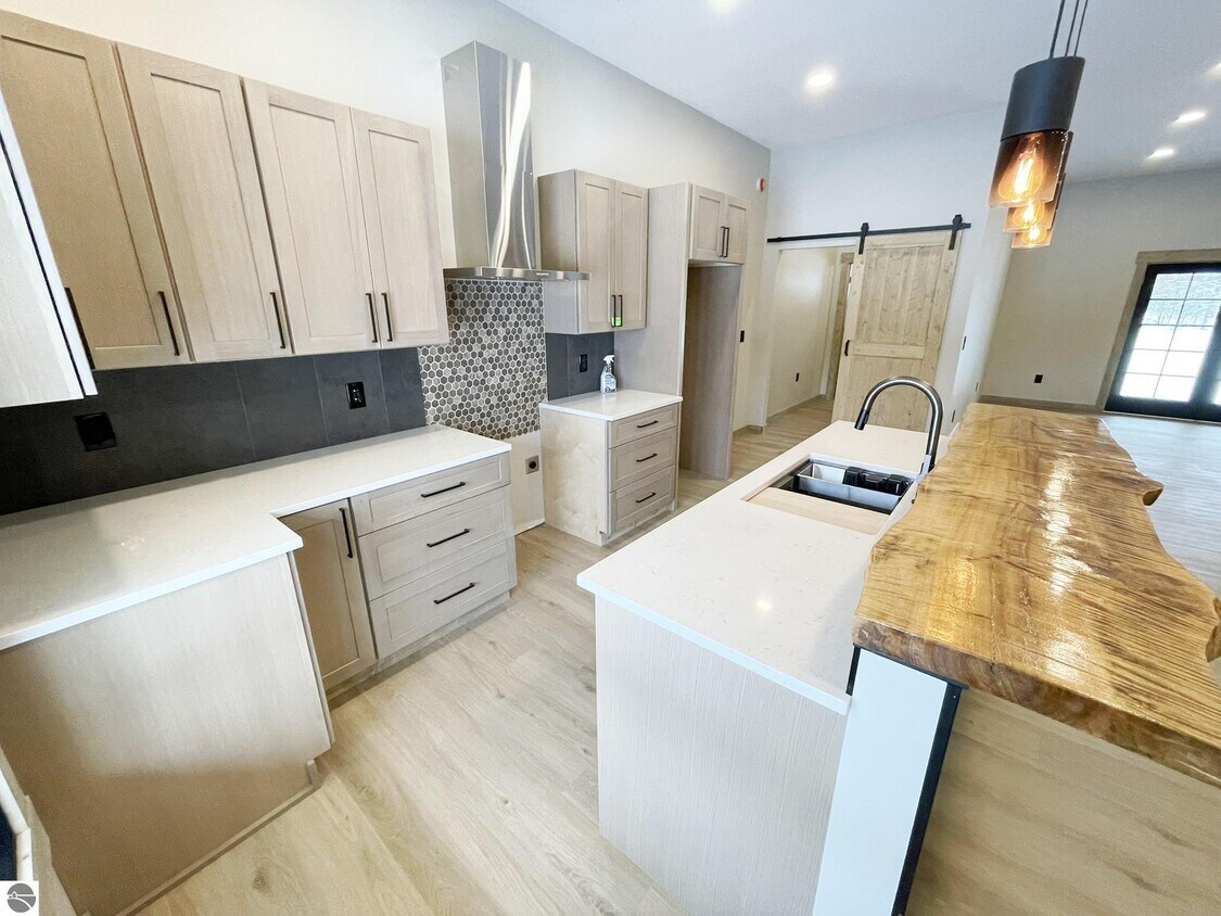 Foto principal - 9000 Kalkaska St