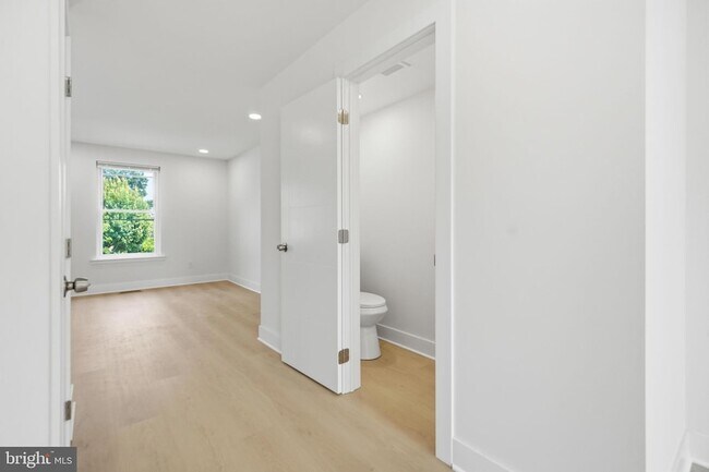 Foto del edificio - 223 Parkdale Rd