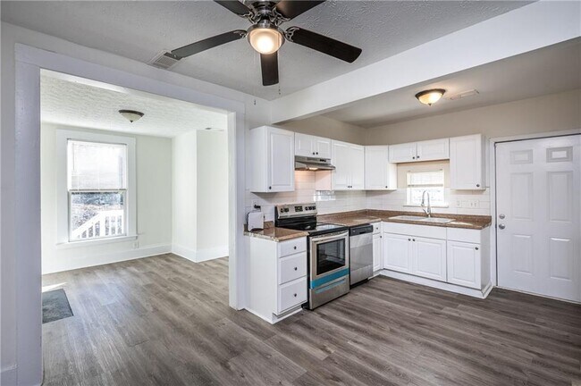 Foto del edificio - 404 Paines Ave NW