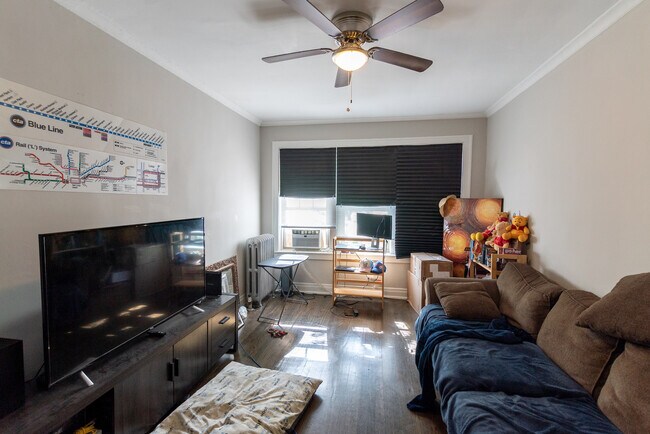 Foto del edificio - 3545 N Troy St