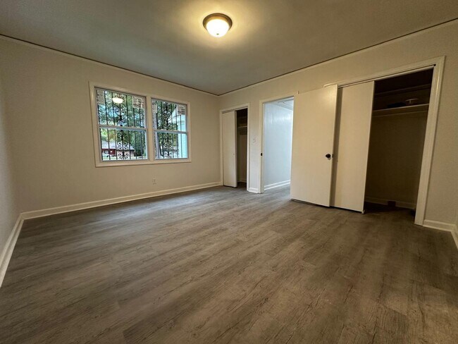 Foto del edificio - Spacious 5 Bed / 2 Bath home