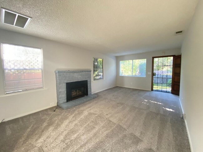 Building Photo - Updated 3-bedroom, 2-bath home in PG!