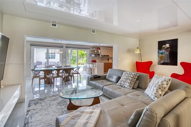 Building Photo - 235 SE 6th St