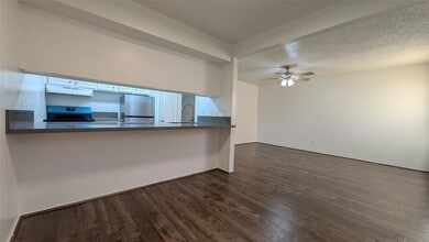 Building Photo - 3131 Southwest Fwy