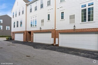Building Photo - 804 Gillian Ln