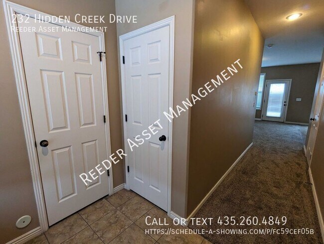 Foto del edificio - 232 Hidden Creek Dr