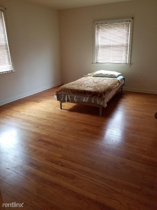 Foto del edificio - 3 br, 1 bath House - 358 E. Park Avenue