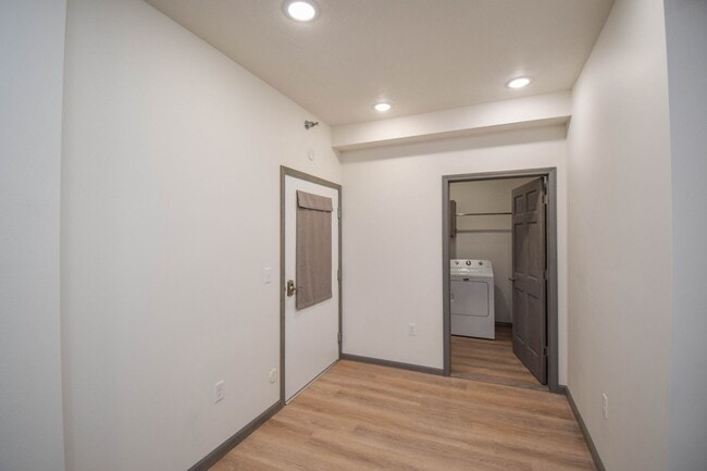 Foto del edificio - 7446 S Louise Ave