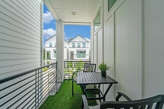 Building Photo - 5341 Donovan Gdns Ln