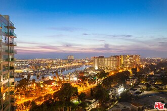 Building Photo - 13700 Marina Pointe Dr