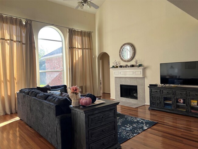Building Photo - 2709 Alessandria Ln