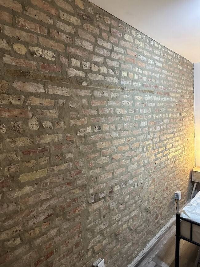 Dormitorio de ladrillo visto - 2344 S Ridgeway Ave