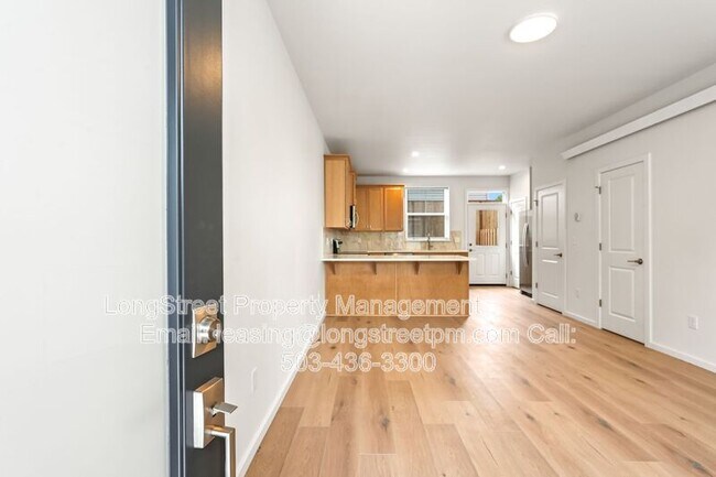 Foto del edificio - 658 NE Mason St