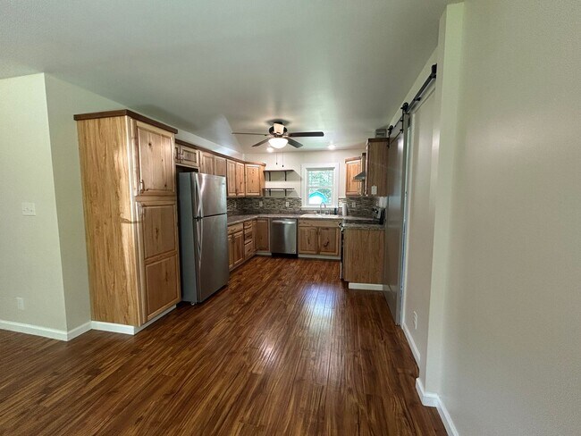 Foto del edificio - Ranch Style Home in Prime Location