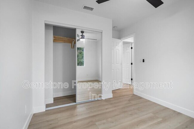 Foto del edificio - 4895 54th St