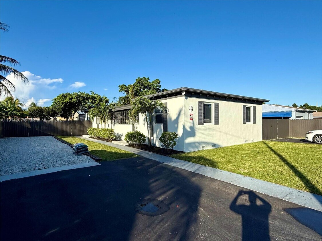 Foto principal - 115 NW 118th St