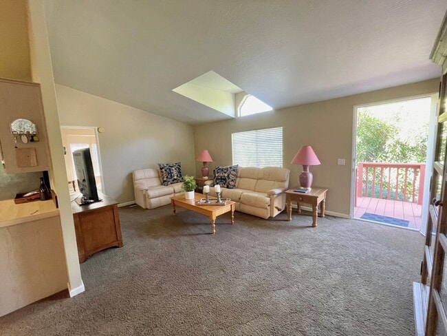Building Photo - BEAUTIFUL HERITAGE 3 BEDROOM 2 BATH HOMEl ...