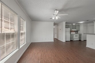 Building Photo - 144 Varsity Drive