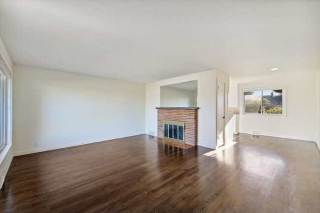 Building Photo - Wonderful West Seattle Rambler - 3 bedrooms