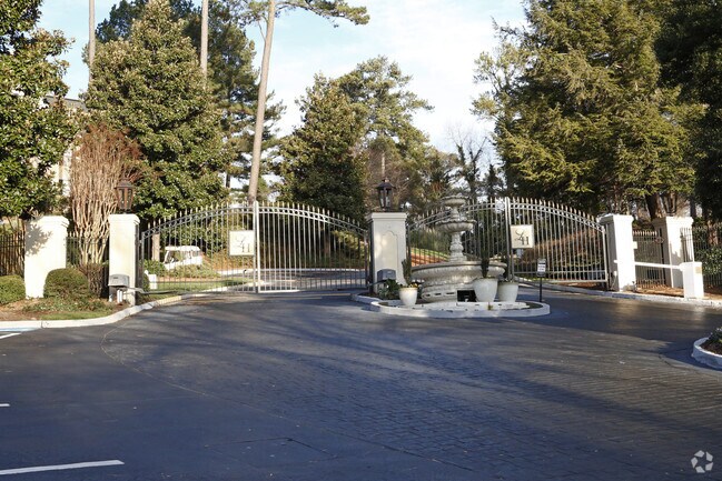 Foto del edificio - Lenox Heights