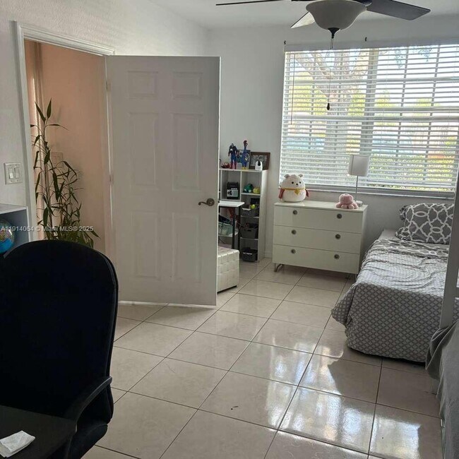 Foto del edificio - 9133 Pershore Pl