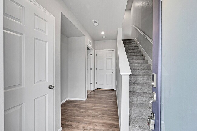 Building Photo - $3,195, 3 bed, 3.1 bath, located in Broomf...