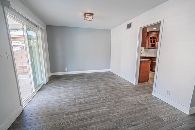 Building Photo - Single Story Pool House for Rent in Canyon Country!