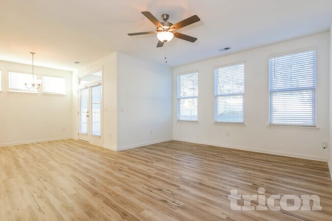 Foto del edificio - 172 Everett Sq