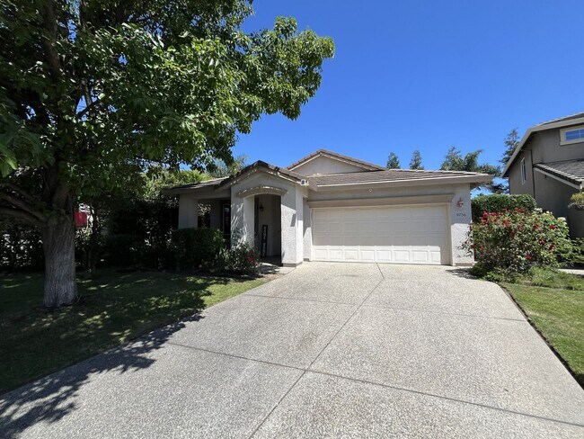 Building Photo - Remodeled 4 bedroom, 2 bathroom home in Elk Grove, CA!