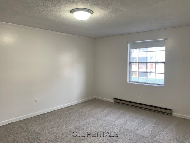 Building Photo - 5 Viking Ct