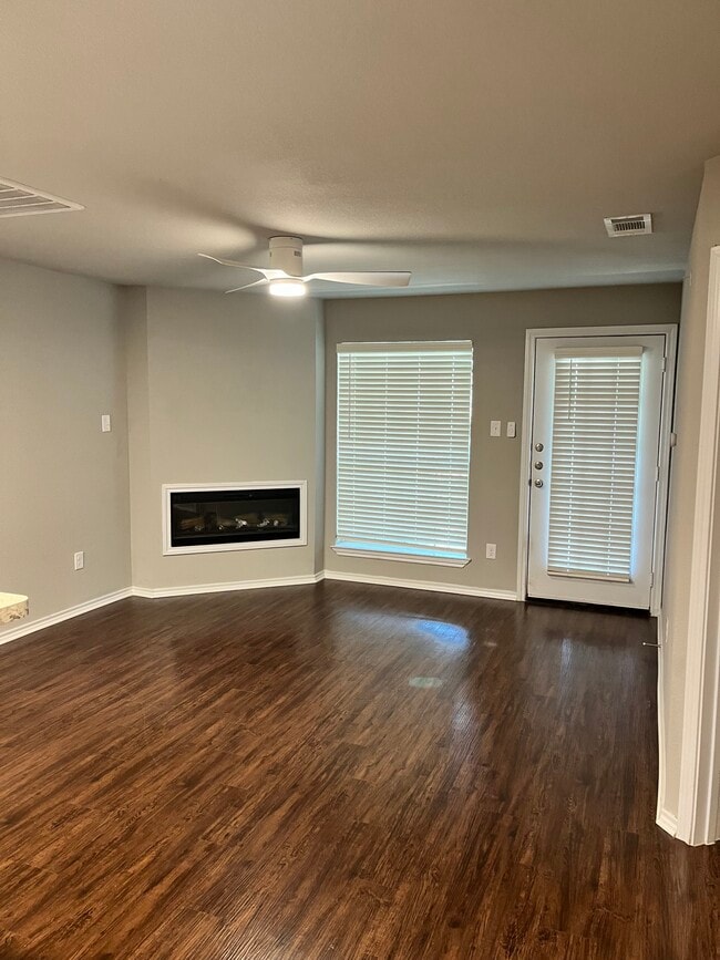 Foto del edificio - 6108 Abrams Rd