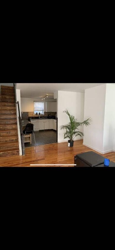 Primary Photo - 1525 W Flora St