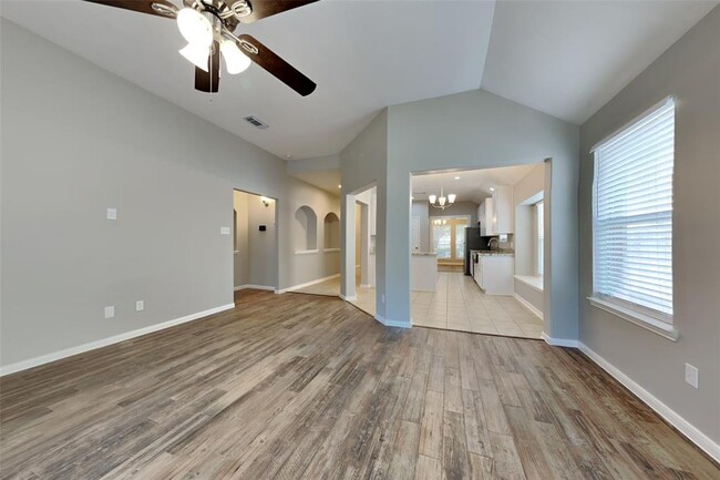 Building Photo - 12014 Piney Bend Dr