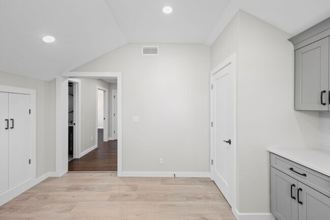 Foto del edificio - 42 Lamport Ave